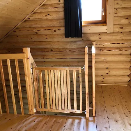 Boomstamhuis High Chaparral Holiday park Oirsbeek