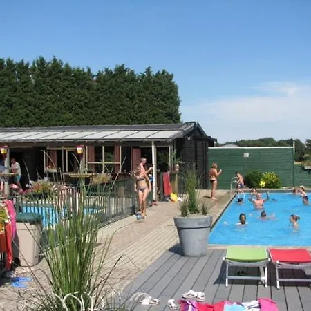 Kompleks wypoczynkowy Boomstamhuis High Chaparral Oorsbeek