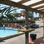 Boomstamhuis High Chaparral Village de vacances Oorsbeek