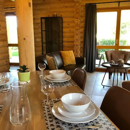 Boomstamhuis High Chaparral Vakantiepark *